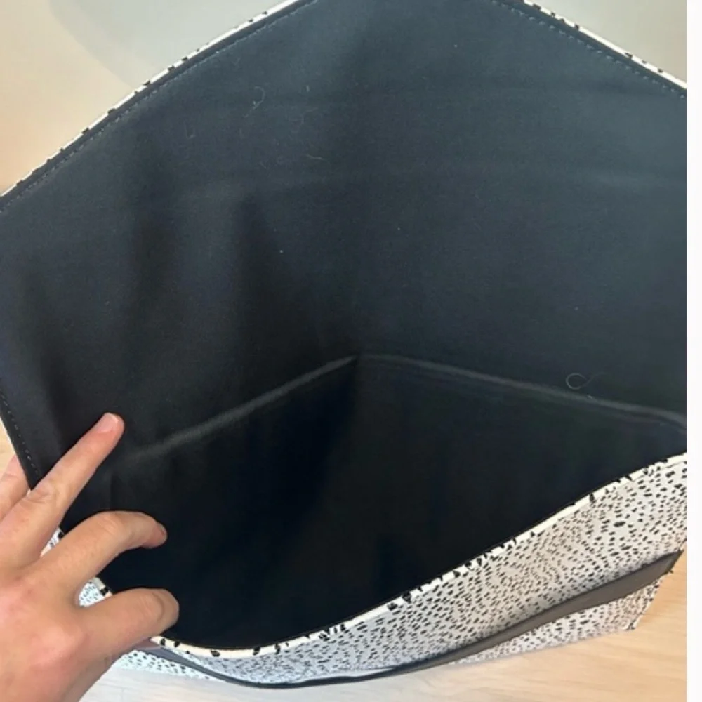 Thirty-One Dainty Black & White Speckled Laptop/Tablet Sleeve Case